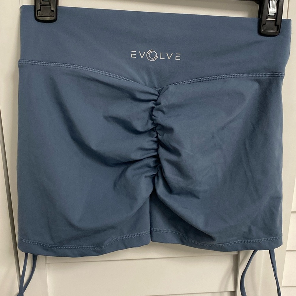 New wo tags evolve shorts
